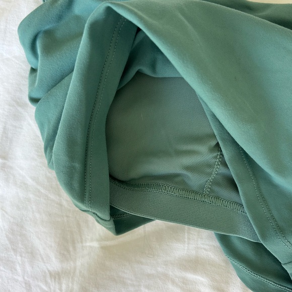 teal Amazon cropped workout top - Picture 4 of 5